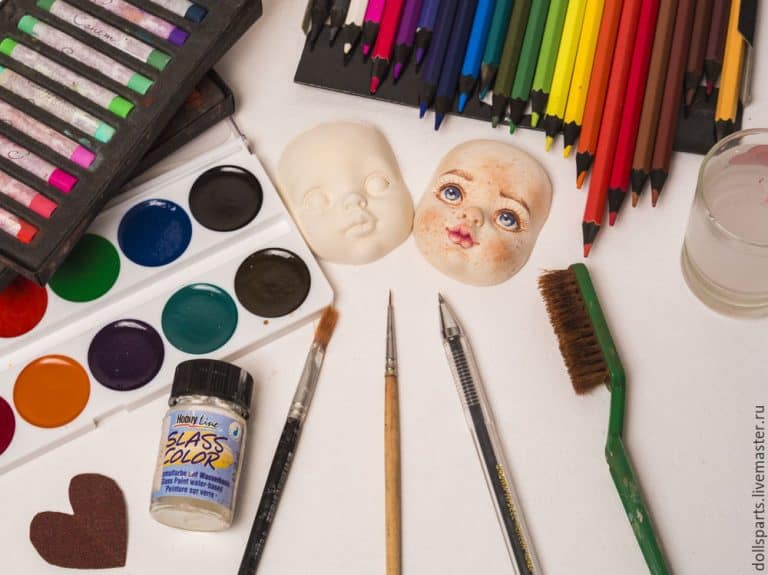 Cómo pintar una muñeca de porcelana